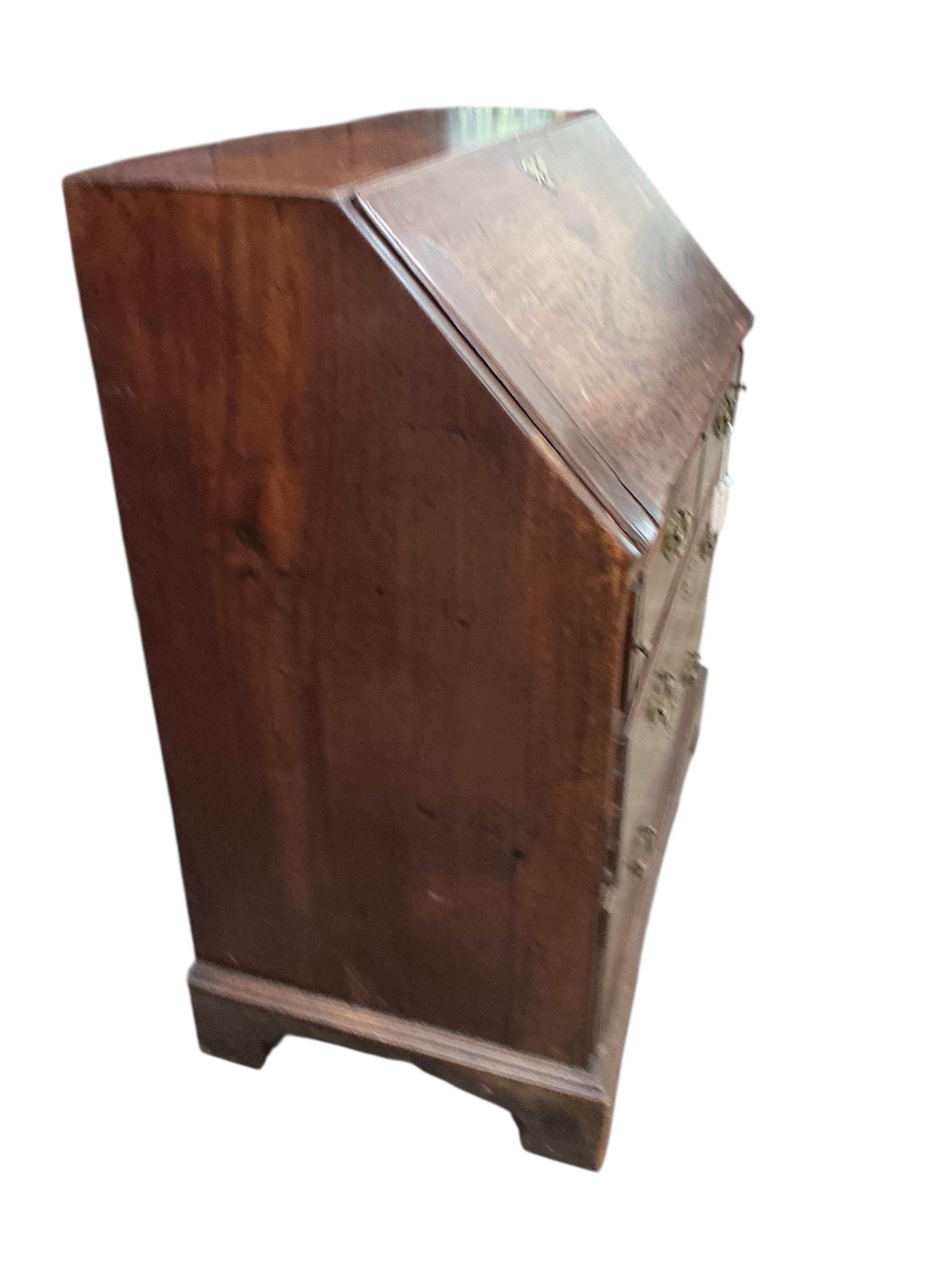 A George III mahogany bureau, width 91cm, depth 51cm, height 104cm
